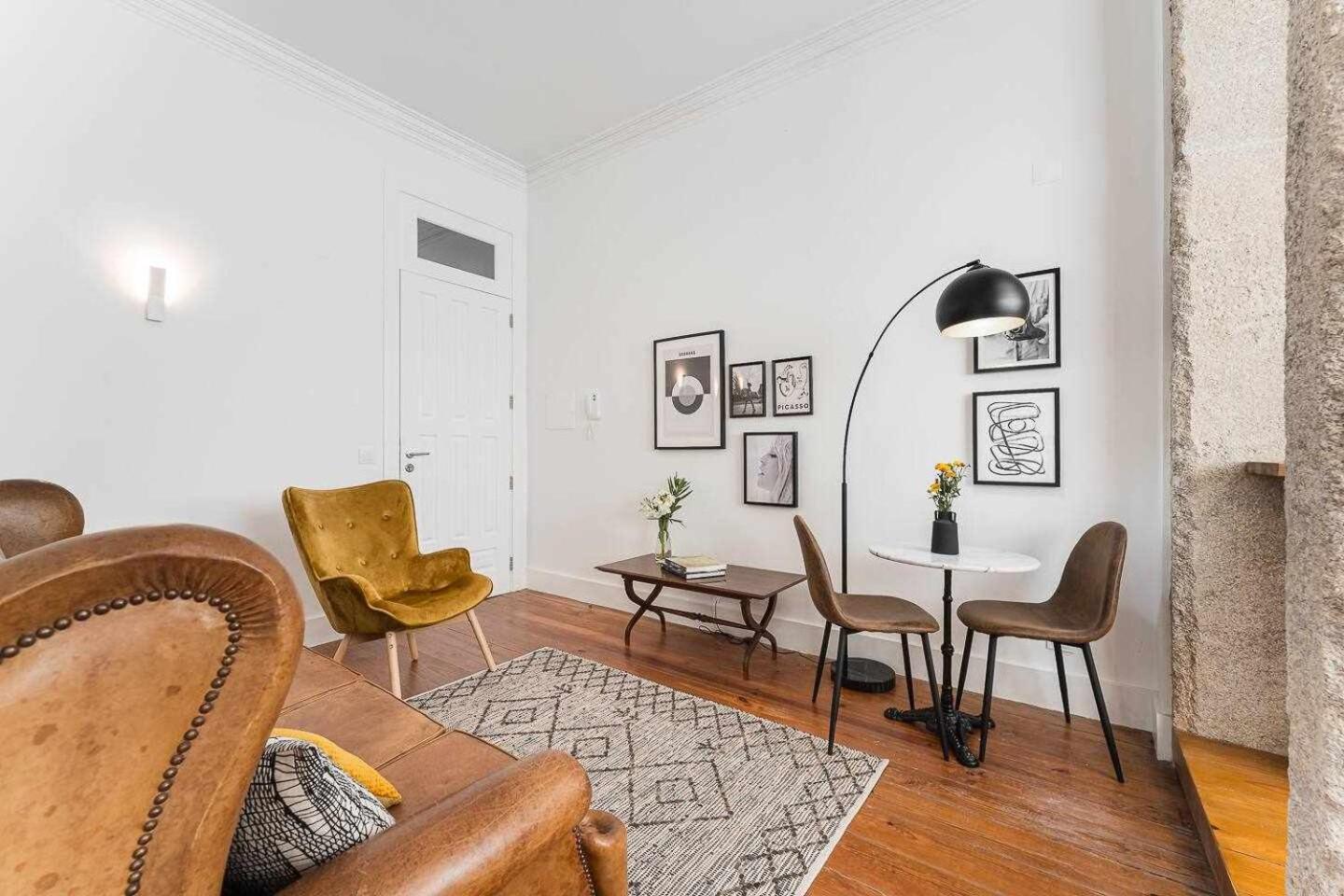 Classic Bonjardim Apartment *